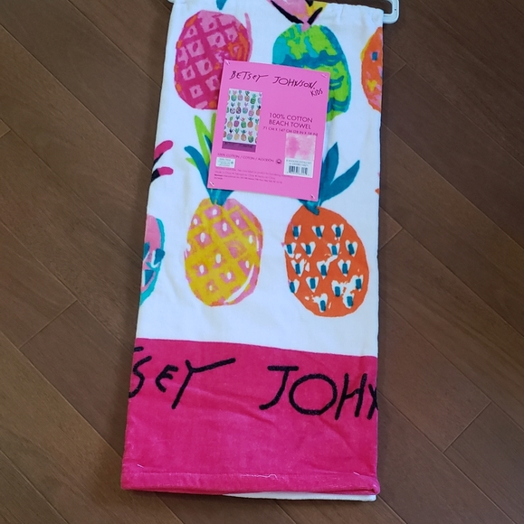 Betsey Johnson KIDS Beach towel - Picture 2 of 5